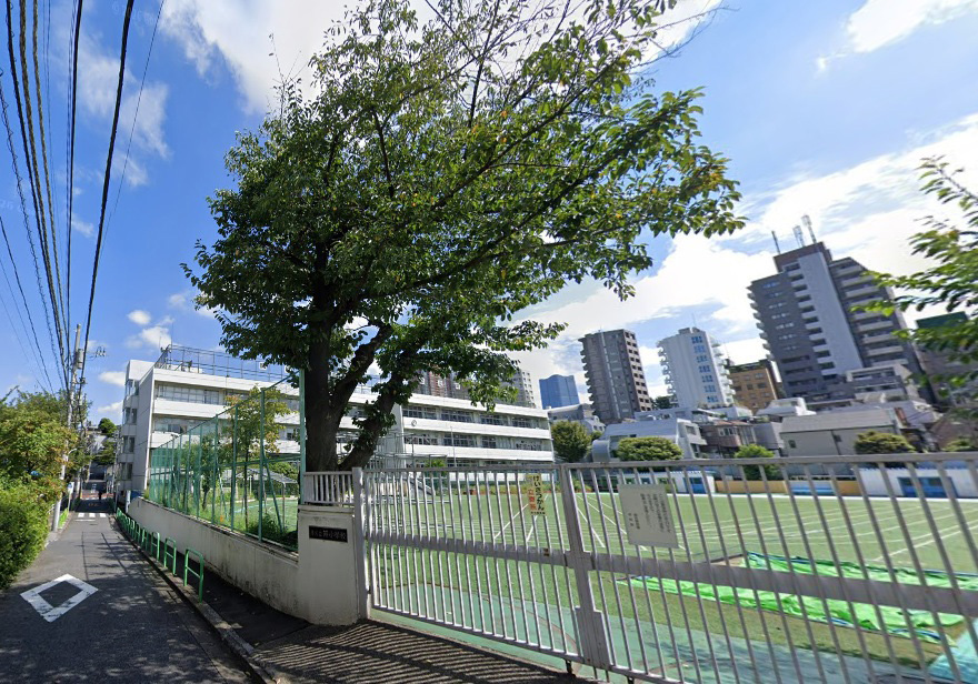 小学校　港区立笄小学校（小学校）まで406m