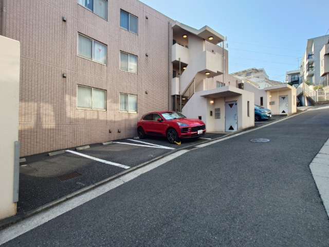 駐車場　敷地内駐車場