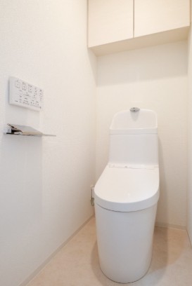 トイレ　温水洗浄便座。