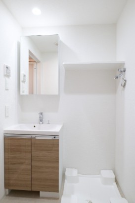 洗面設備　嬉しい独立洗面台付き。