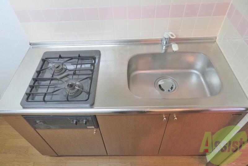 キッチン　システムキッチン。グリル付きでお魚も焼けますね。