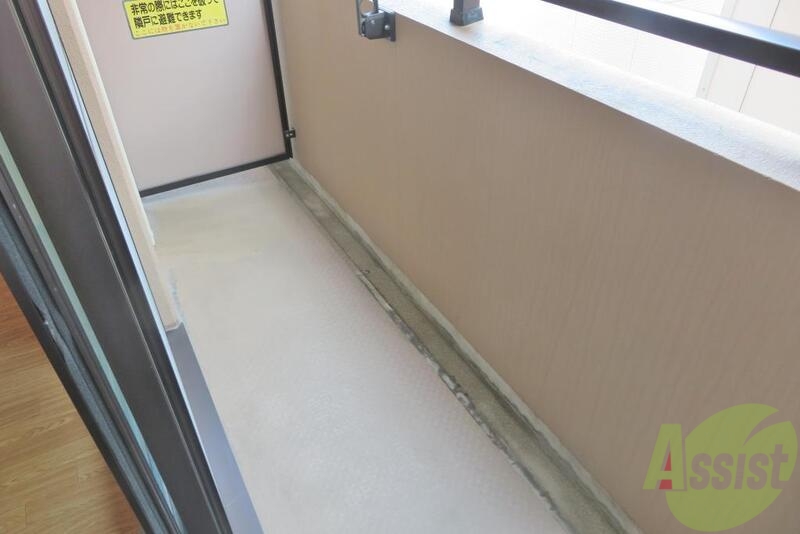 バルコニー　バルコニーは洗濯物を干すスペースが確保されていました。