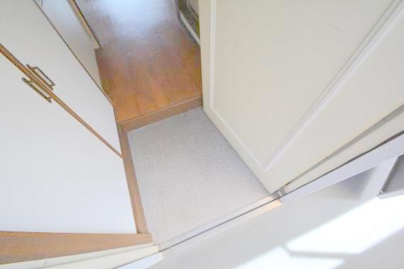 玄関　玄関を開けると解放感のある空間がひろがりますよ。