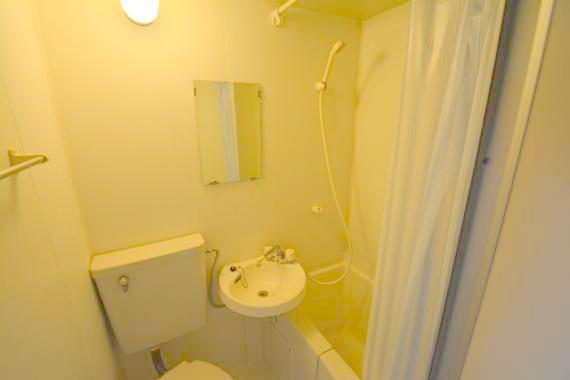 洗面設備　コンパクト洗面台です。使いやすいですよ。