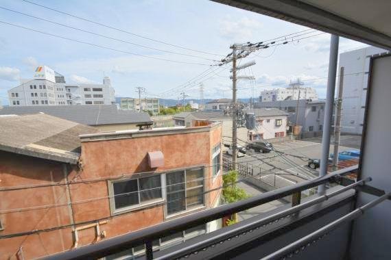 眺望　この見晴らしが明るいお部屋を作ってますよ。