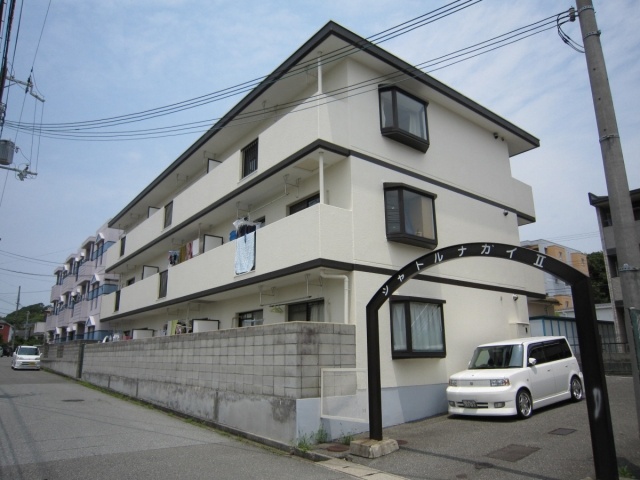 建物外観　綺麗に改装済