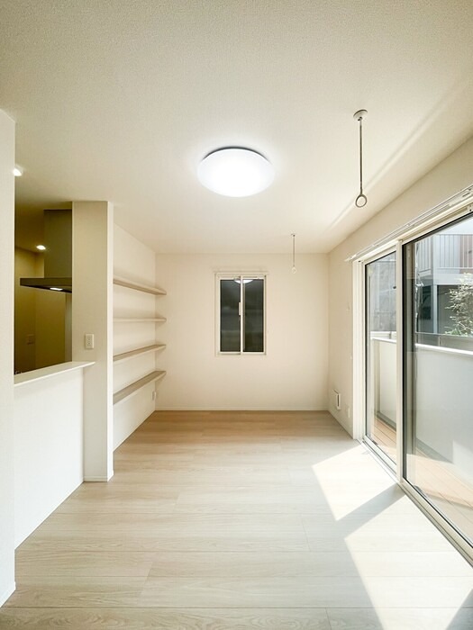 居室・リビング　リビングは広々12.7帖♪