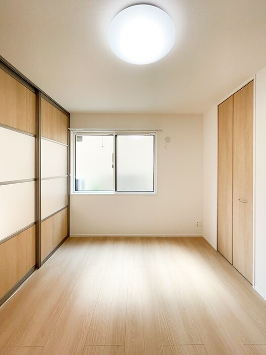 その他部屋・スペース　各居室にウォークインクローゼットがございます☆照明付きです♪