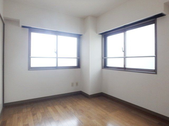 居室・リビング　★角部屋のみ２面採光★