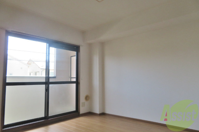 居室・リビング　１０．５帖の洋室です。家族団らんのお部屋として。