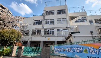 小学校　文京区立指ケ谷小学校（小学校）まで290m