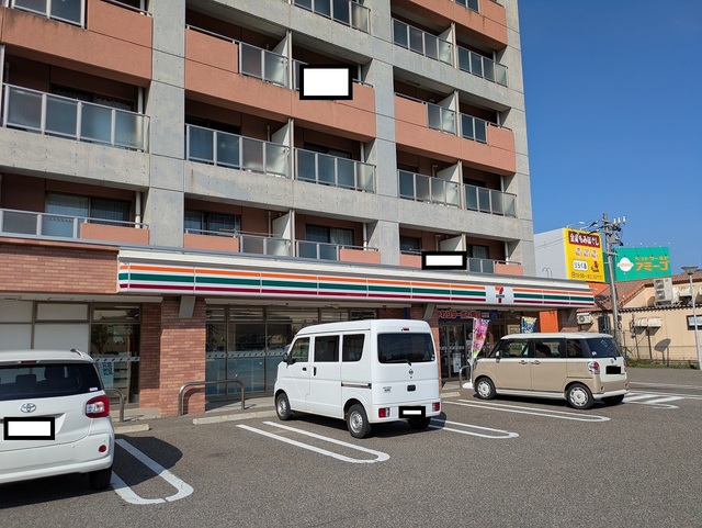 コンビニ　セブンイレブン小新4丁目店（コンビニ）まで736m