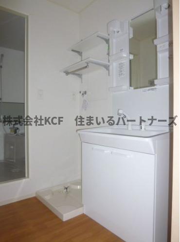 洗面設備　独立洗面台あり、毎朝おしゃれに忙しい女性の方におすすめです