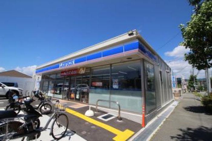 コンビニ　ローソン（コンビニ）まで110m