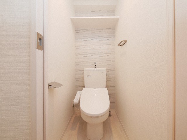 トイレ　落ち着いた色調のトイレです