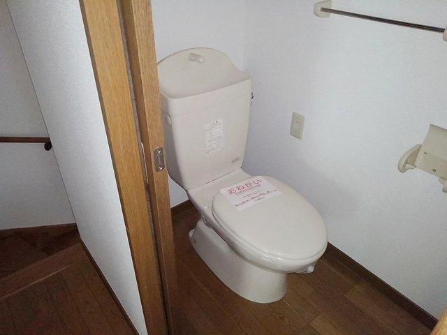 トイレ　落ち着いたトイレです