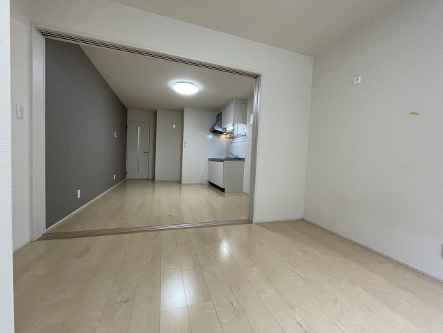 居室・リビング　明るくてきれいなお部屋です。