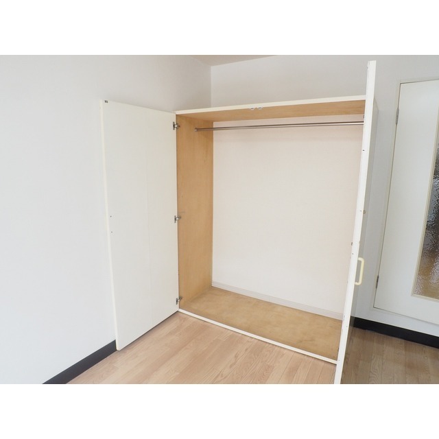 収納　退去前につき他号室の参考写真です。