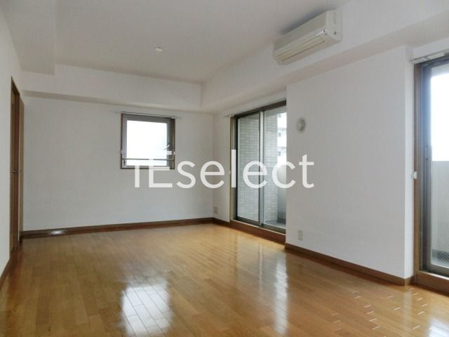 居室・リビング　角部屋で明るいですね。