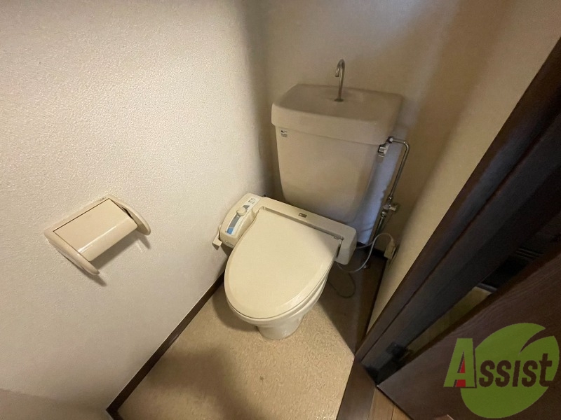 トイレ　ウォシュレット機能がついたトイレです。安心して使用できますね