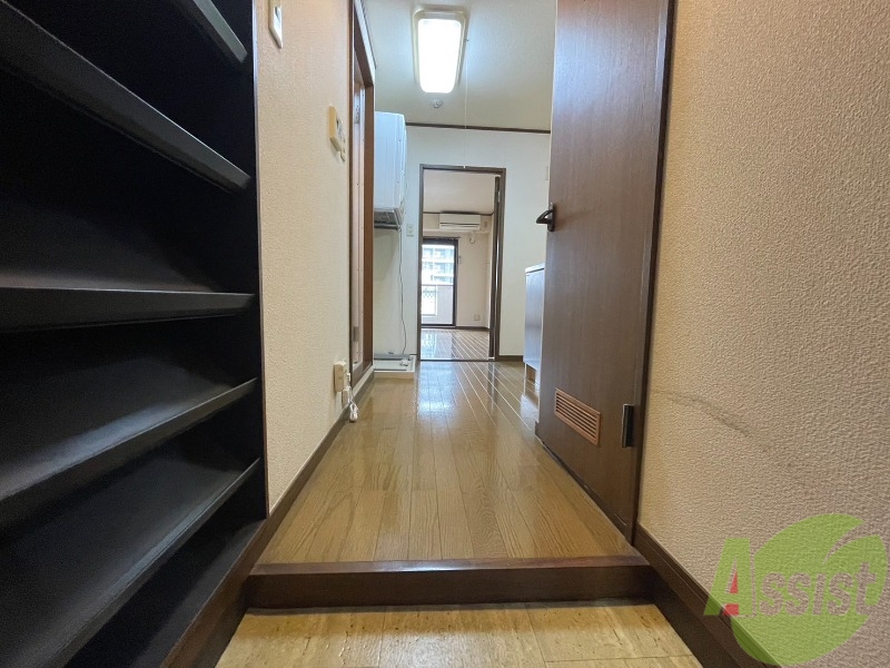 洗面設備　洗面台です。シンプルなつくりなので、お手入れしやすそうです。