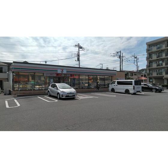 コンビニ　セブンイレブン横浜六浦1丁目店（コンビニ）まで364m