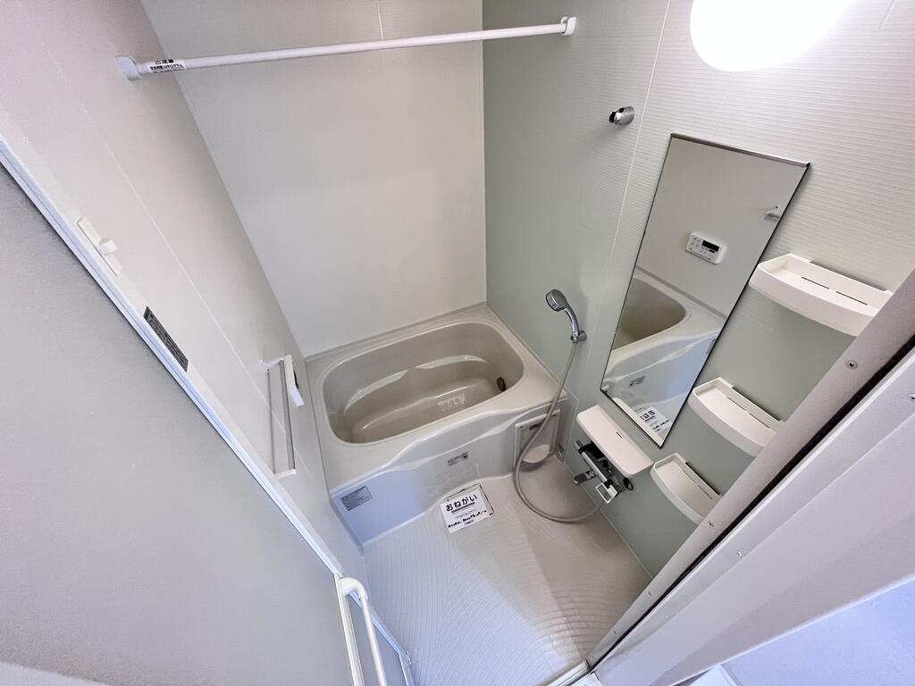 バス・シャワールーム　※同施工会社同型写真