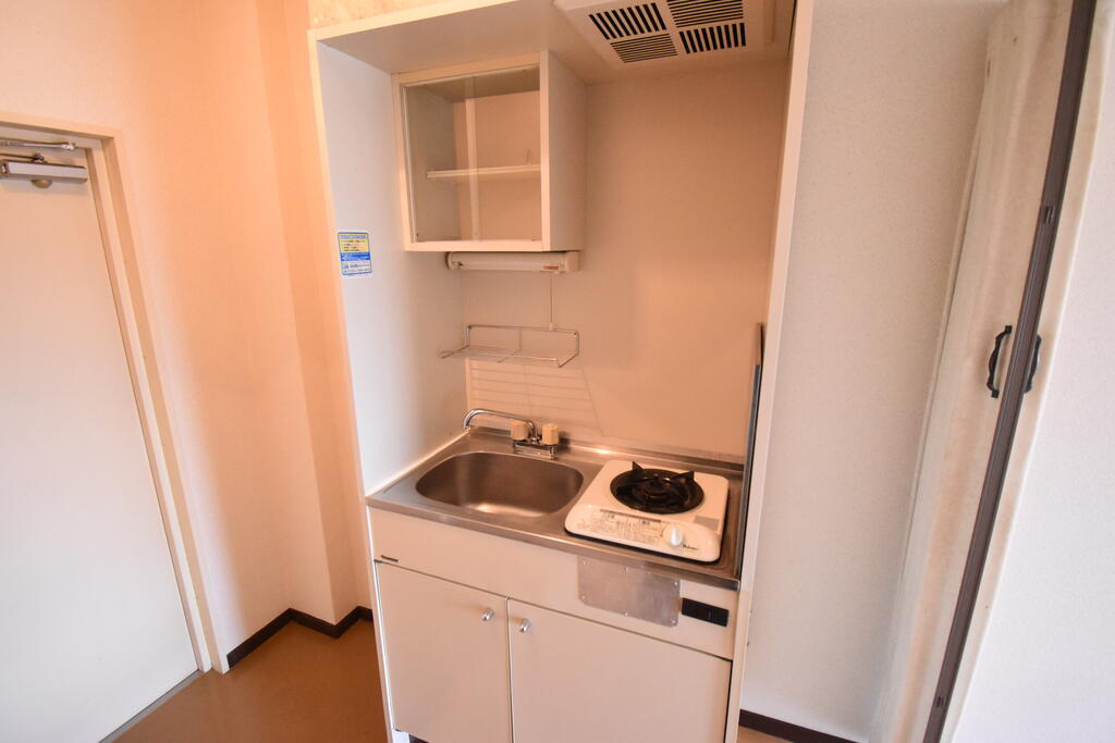 キッチン　※同建物の別のお部屋の写真です。