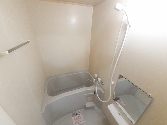 バス・シャワールーム　落ち着いた空間のお風呂です