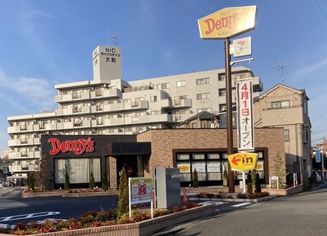 飲食店　デニーズ大船笠間店（飲食店）まで865m