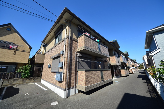 建物外観　★程よい緑に囲まれた、居心地の良い物件です★