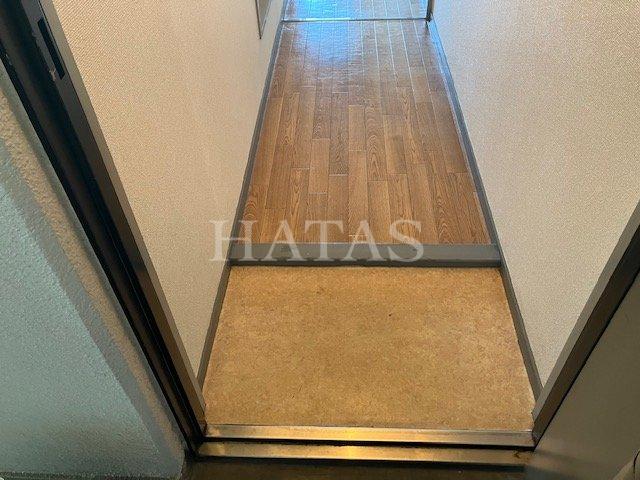 玄関　同物件別部屋です