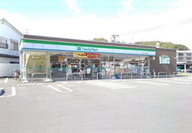 コンビニ　ファミリーマート（コンビニ）まで110m
