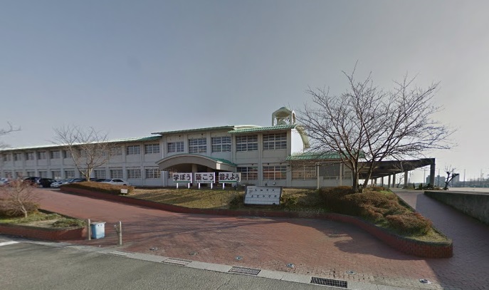 中学校　鳥栖市立基里中学校（中学校）まで647m