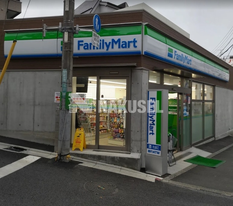 コンビニ　ファミリーマート三軒茶屋二丁目店（コンビニ）まで183m
