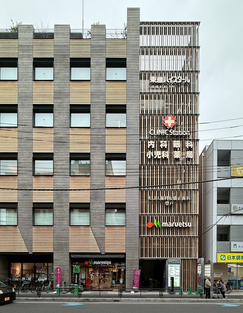 スーパー　マルエツ　登戸駅前店（スーパー）まで301m