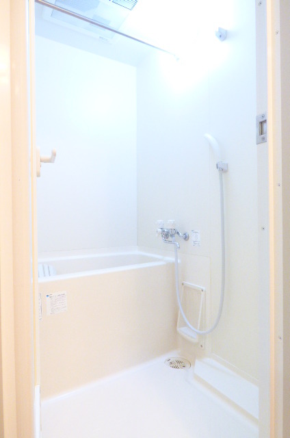 バス・シャワールーム　※別部屋参考写真