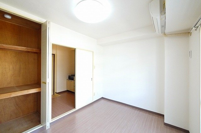 その他部屋・スペース　ベッドなどをしっかり置けるお部屋です。