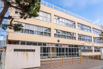 小学校　札幌市立中央小学校（小学校）まで844m