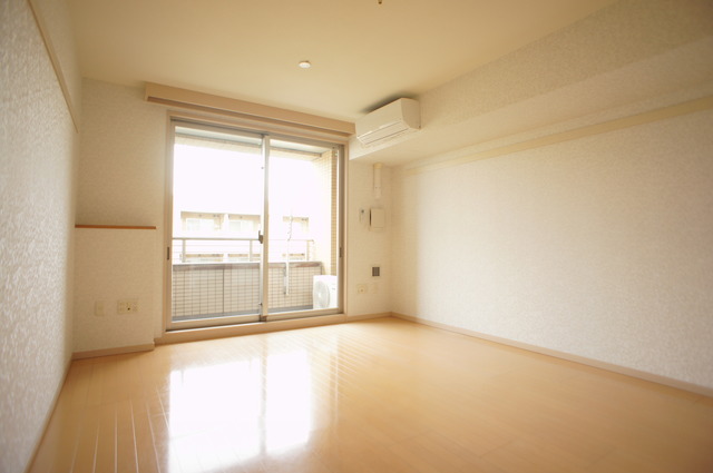 居室・リビング　光ケーブル対応なので、インターネット接続可能なお部屋です♪