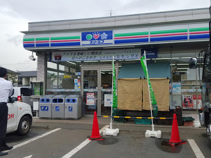 コンビニ　ローソンスリーエフ所沢中富南店（コンビニ）まで220m