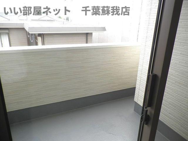 バルコニー　暖かな日差しのふりそそぐバルコニー