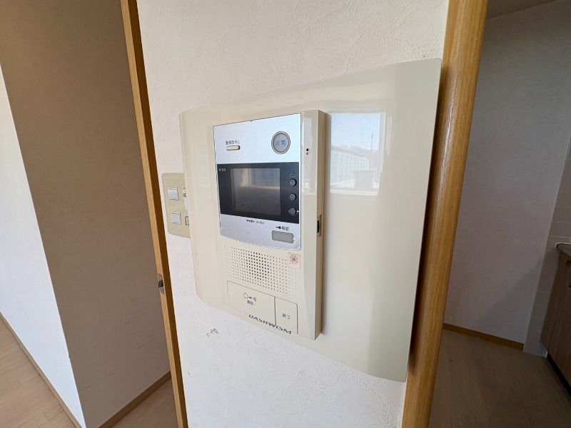 セキュリティ　ＴＶモニター付インターホンです。来客者の顔が見えるので安心！