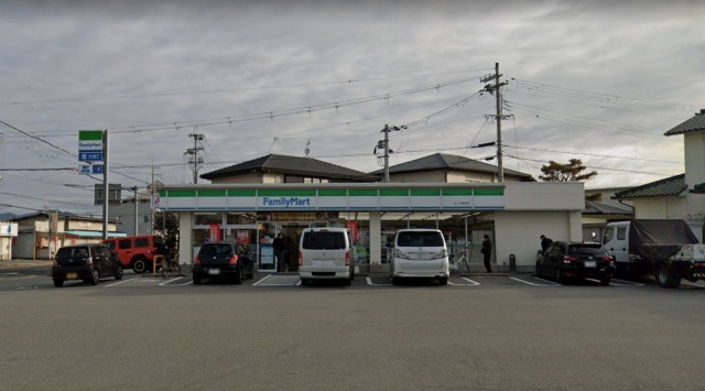 コンビニ　ファミリーマートたつの富永店（コンビニ）まで300m