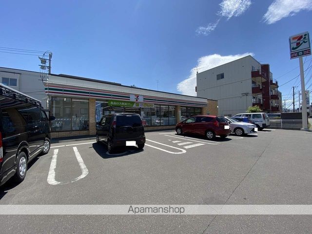 コンビニ　セブンイレブン（コンビニ）まで248m