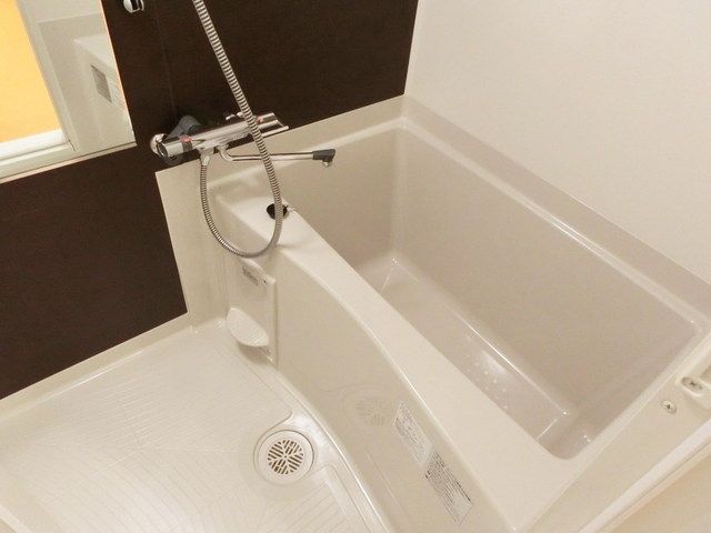バス・シャワールーム　★お手入れ簡単なユニットタイプのお風呂です★
