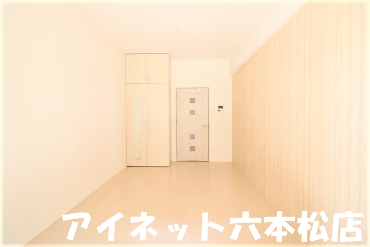 居室・リビング　白を基調とした明るいお部屋です
