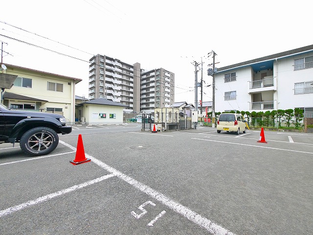 駐車場　駐車場に車を止められます