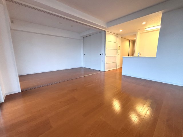 居室・リビング　テングッド渡辺通