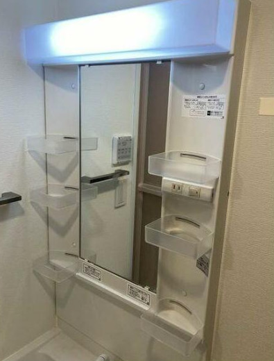 その他設備　収納付きの洗面台です